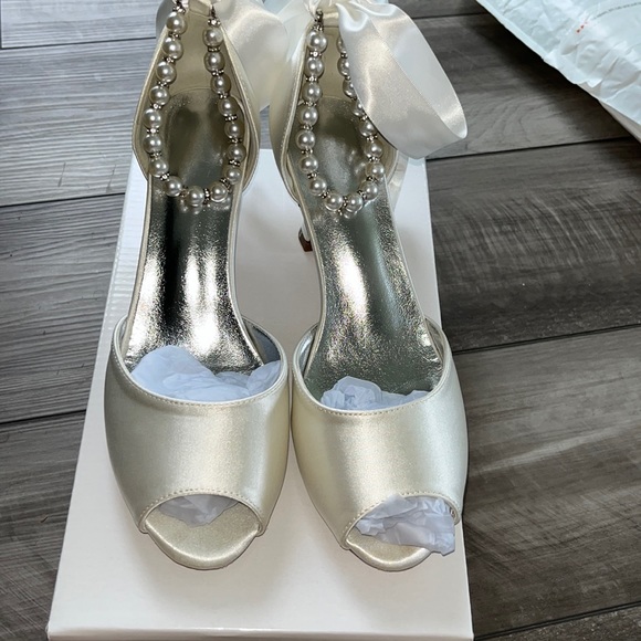 Bridal shoes. Size 8 - Picture 1 of 6